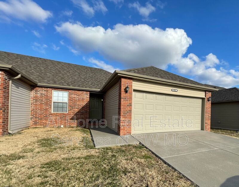 Foto principal - 992 N Parkwood Ave