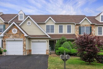 Building Photo - 240 Patriot Hill Dr