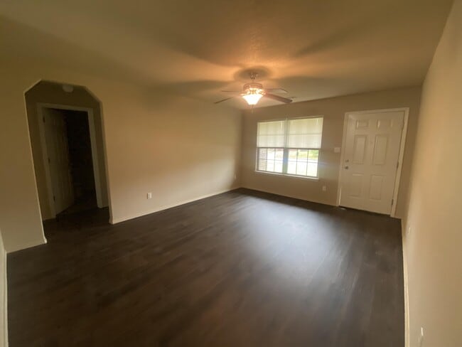 Building Photo - 1912 Willow Oak Dr