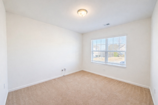 Foto del edificio - Room to Breathe in North Forsyth — A 5-Bedroom Home That Just Makes Sense