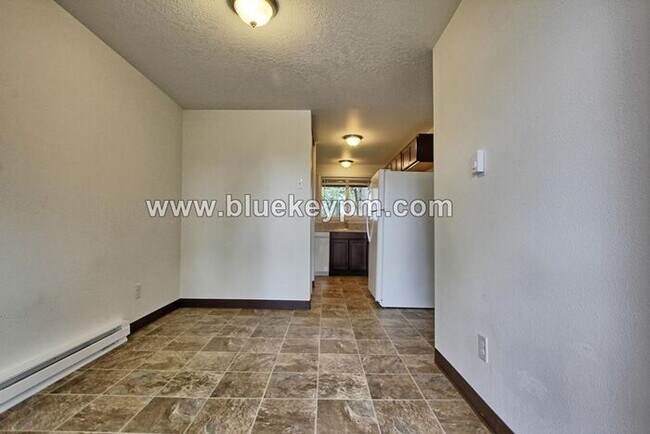 Foto del edificio - 2 Bed, 1 Bath Unit #12 at Pine Grove Apts for $1395 Per Month on St. Johns Road