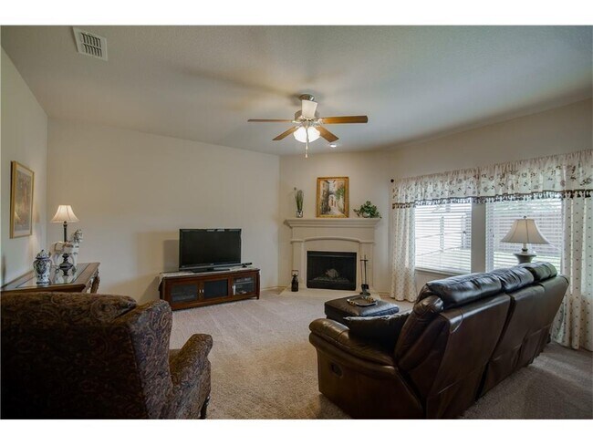 Building Photo - 3329 Tamarack Ln
