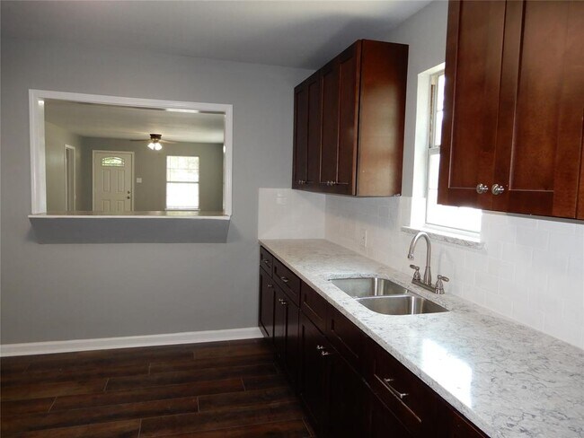 Building Photo - 6814 Donlen St