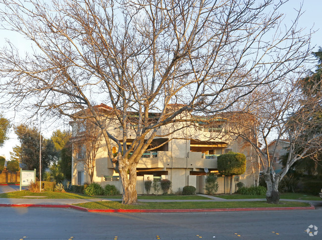 Building Photo - Rancho Verde Apartments