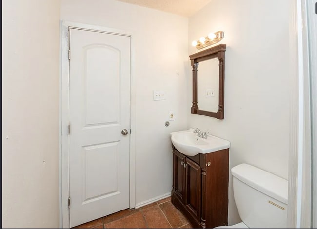 Bathroom 1 - 3226 North St