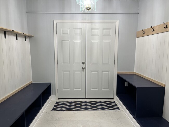Building Photo - Veterans School Zone!!