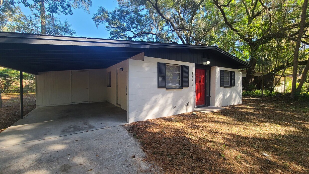 Foto principal - Fully Renovated 3/1 with huge fenced-in ba...