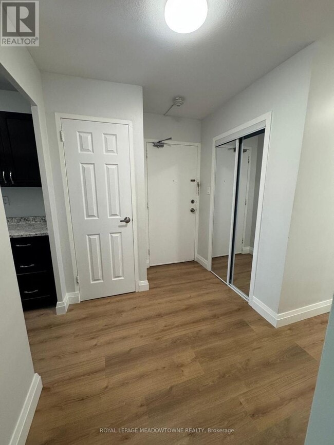 Building Photo - 8 Cherry St