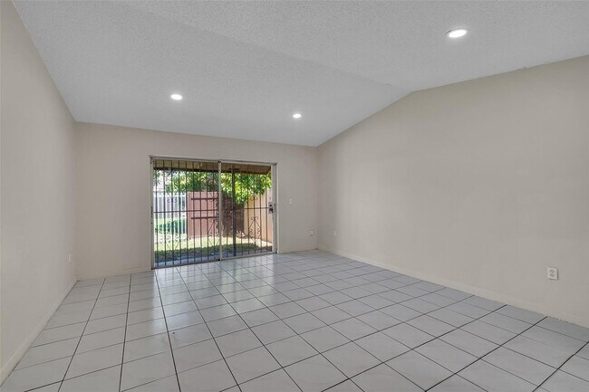 Foto del edificio - 20422 NW 29th Pl
