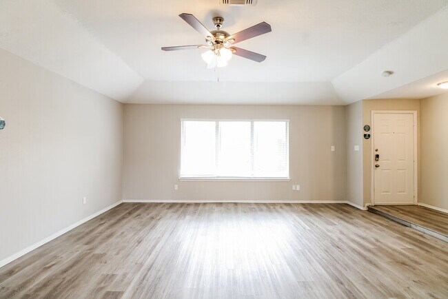 Building Photo - 1206 Cable Way