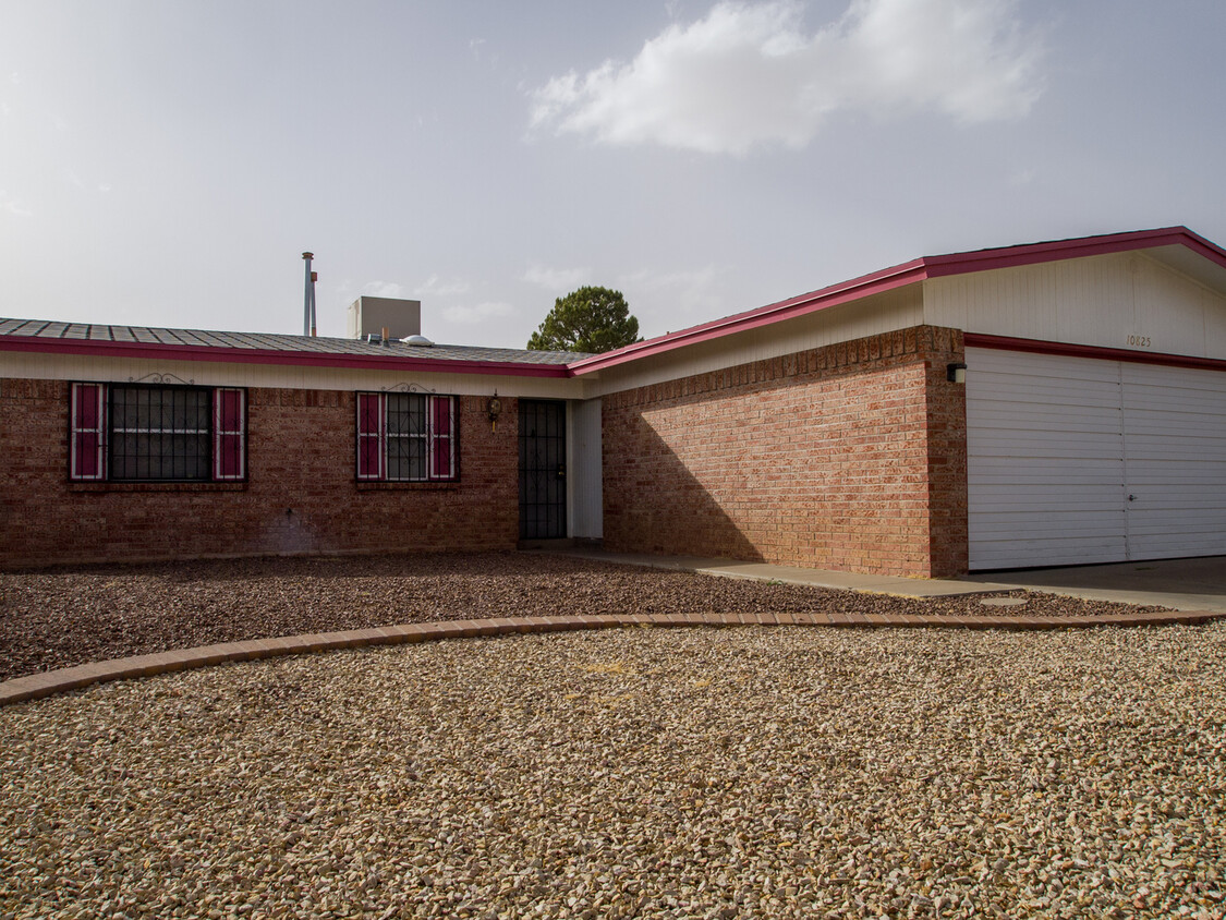 Foto principal - PRICED TO RENT QUICKLY!!