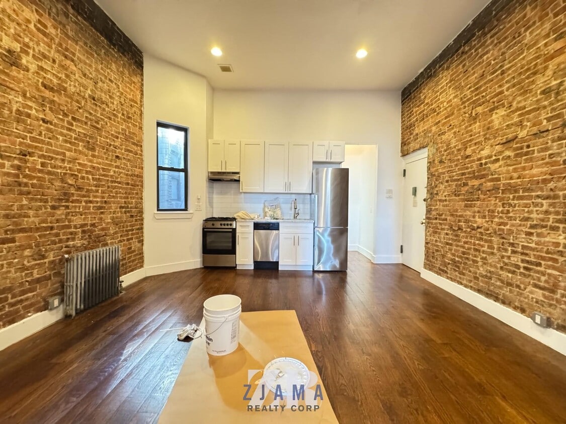 Primary Photo - 1047 Bedford Ave