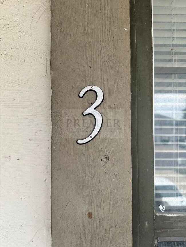 Foto del edificio - 305 N 3rd St