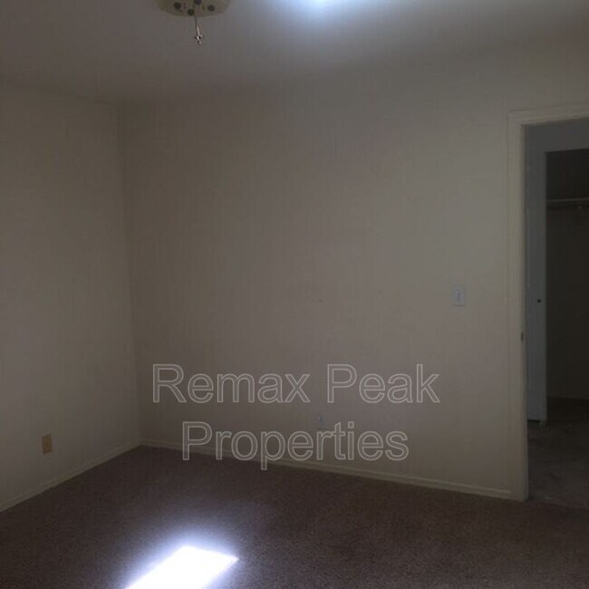 Building Photo - 6805 E Vail Dr
