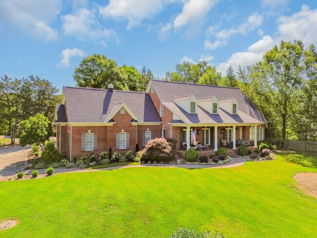 Building Photo - Gorgeous waterfront home in Carmel Park