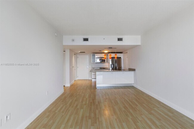 Foto del edificio - 185 SW 7th St