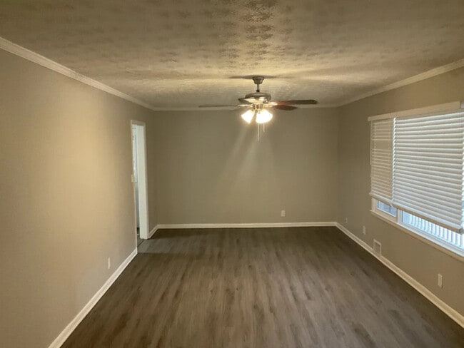 Foto del edificio - 1915 Timothy Dr SW