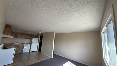 Building Photo - 4917-4961 Avenue