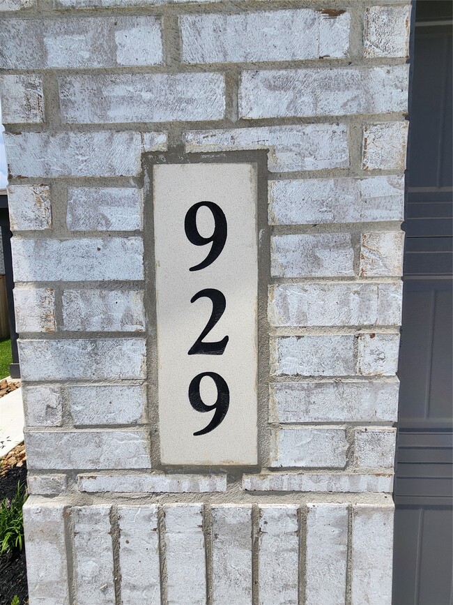 Building Photo - 929 Capracotta Dr