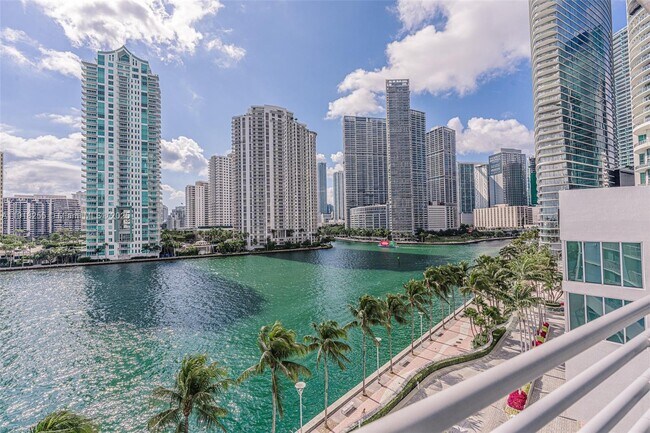 Foto del edificio - 325 S Biscayne Blvd