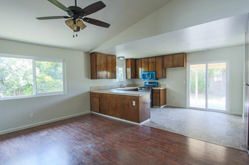 Building Photo - 2021 Sherwood Pl