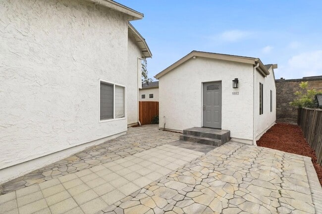 Building Photo - 1802 Ponca Ct