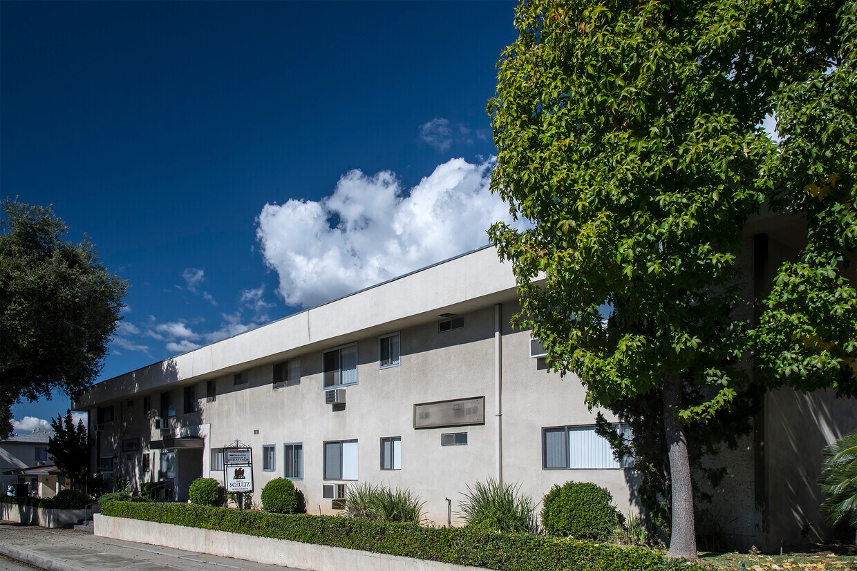 Foto principal - 833 W Foothill Blvd
