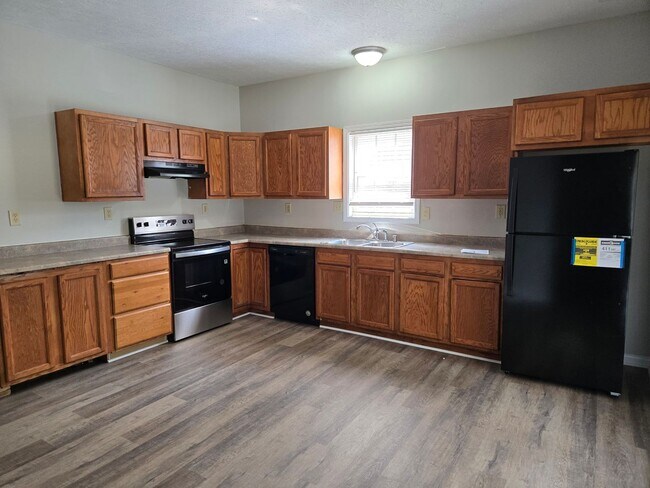 Building Photo - Hamburg Area 2 Story - 4 Bedrooms         ...
