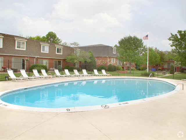 Piscina - Village Park at Eastborough