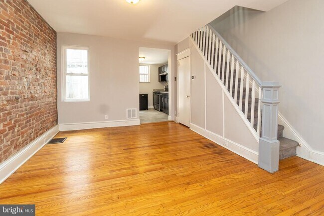 Building Photo - 2421 S Marshall St