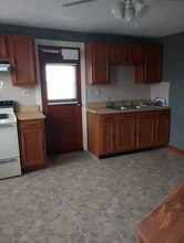 Building Photo - 17 School St