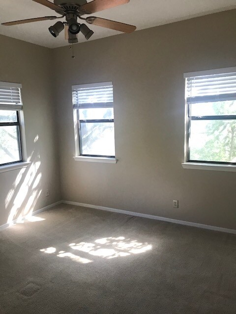 Dormitorio - 811 W Annie St