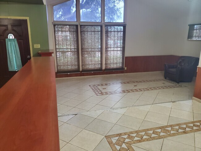 Foto del edificio - 8527 Glenaire St
