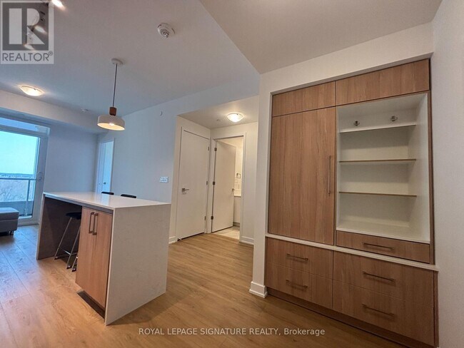 Photo du bâtiment - 500 Plains Rd E