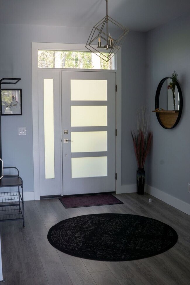 Foto del edificio - Modern Charm in the Country - Available Un...