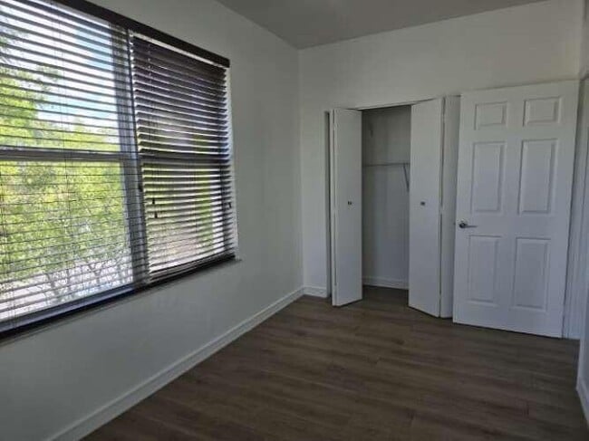 Foto del edificio - 1000 SW 12th Ct