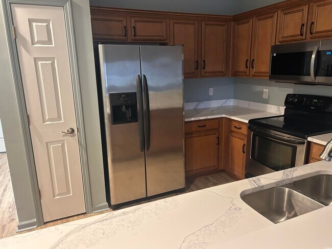 Foto del edificio - 4104 Pinehurst Cir