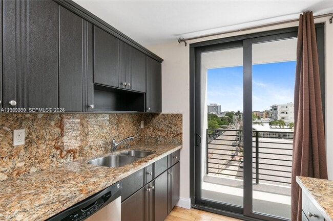 Foto del edificio - 8100 Byron Ave