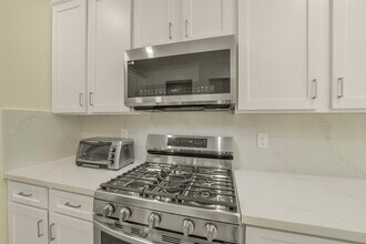 Building Photo - 2414 Falcon Knoll Ln