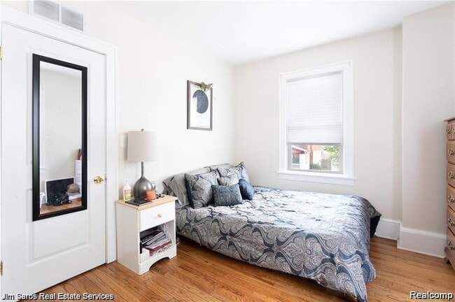 Building Photo - 15004 Saint Paul St