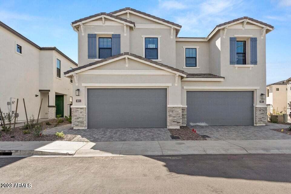 Primary Photo - 4815 E Village Dr