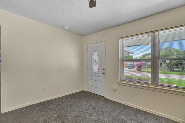 Foto del edificio - 2505 Dewberry Ln