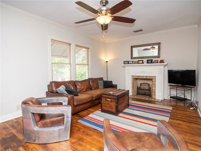 Building Photo - 1408 W 13th St