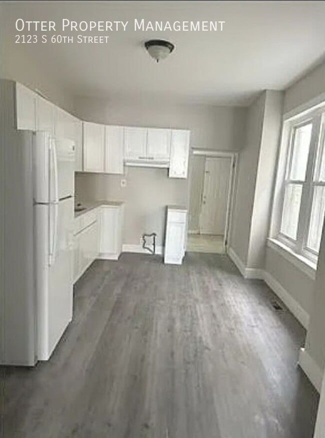 Building Photo - 2123 S 60th St