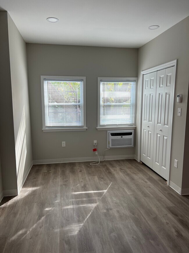 Building Photo - 7038 Woodland Ave