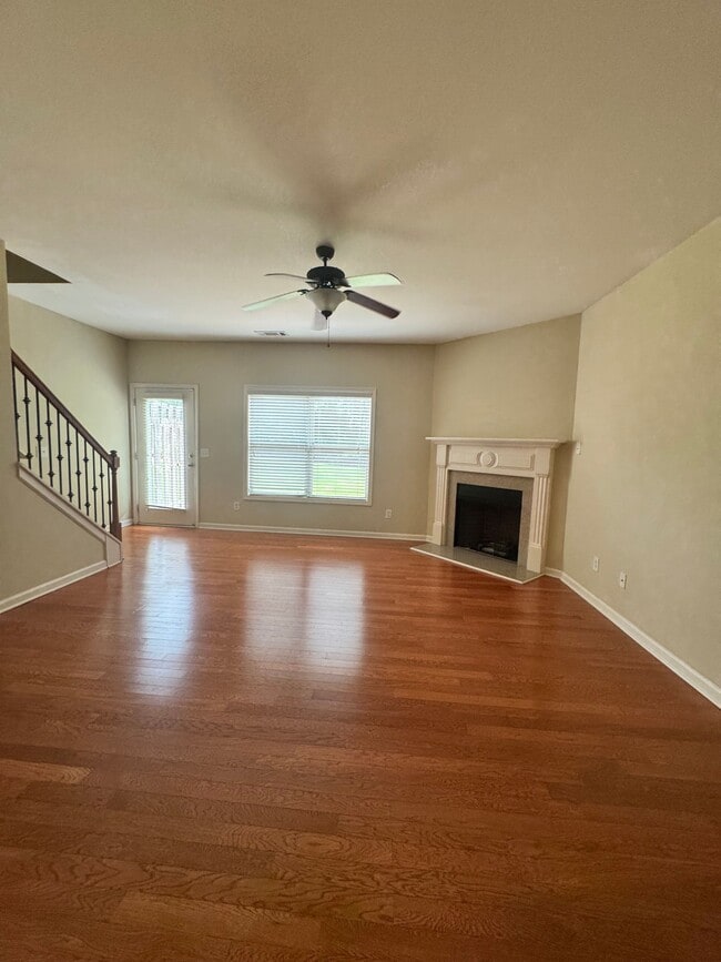 Building Photo - 6215 Elmshorn Way