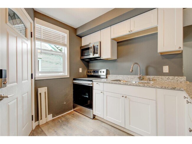 Foto del edificio - 1 Bedroom 1 Bath plus Den/Home Office Blocks from Bde Maka Ska