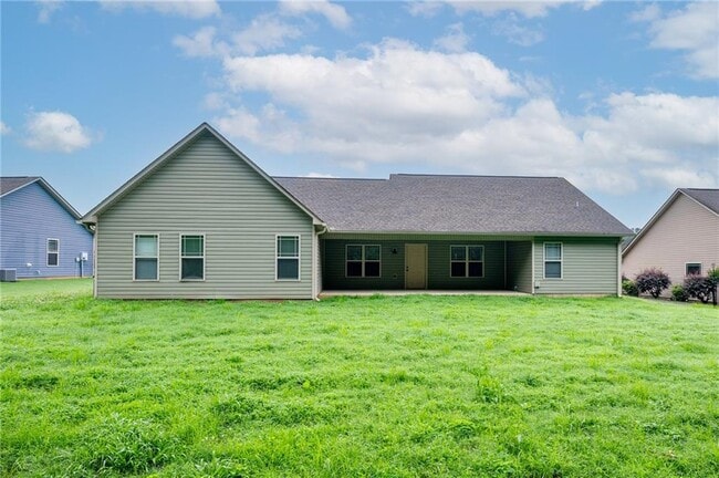Building Photo - 211 Gilmore Cir SW