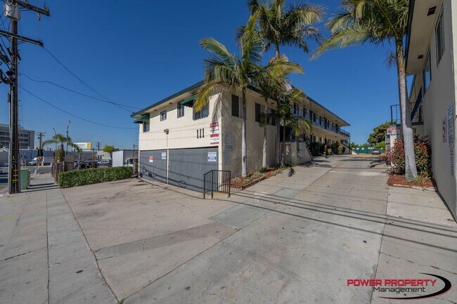 Foto del edificio - 111-115 E. Beach Ave.