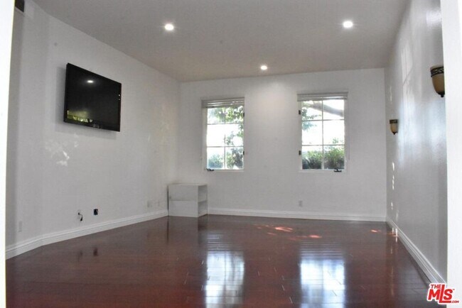 Foto del edificio - 235 S Gale Dr